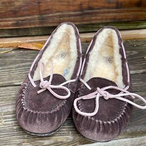 Ugg Brown Dakota Moccasins 💕